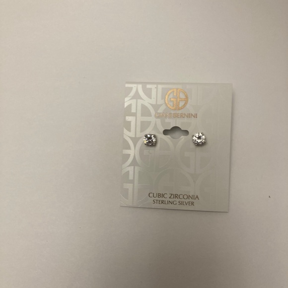 Earring - Picture 5 of 6